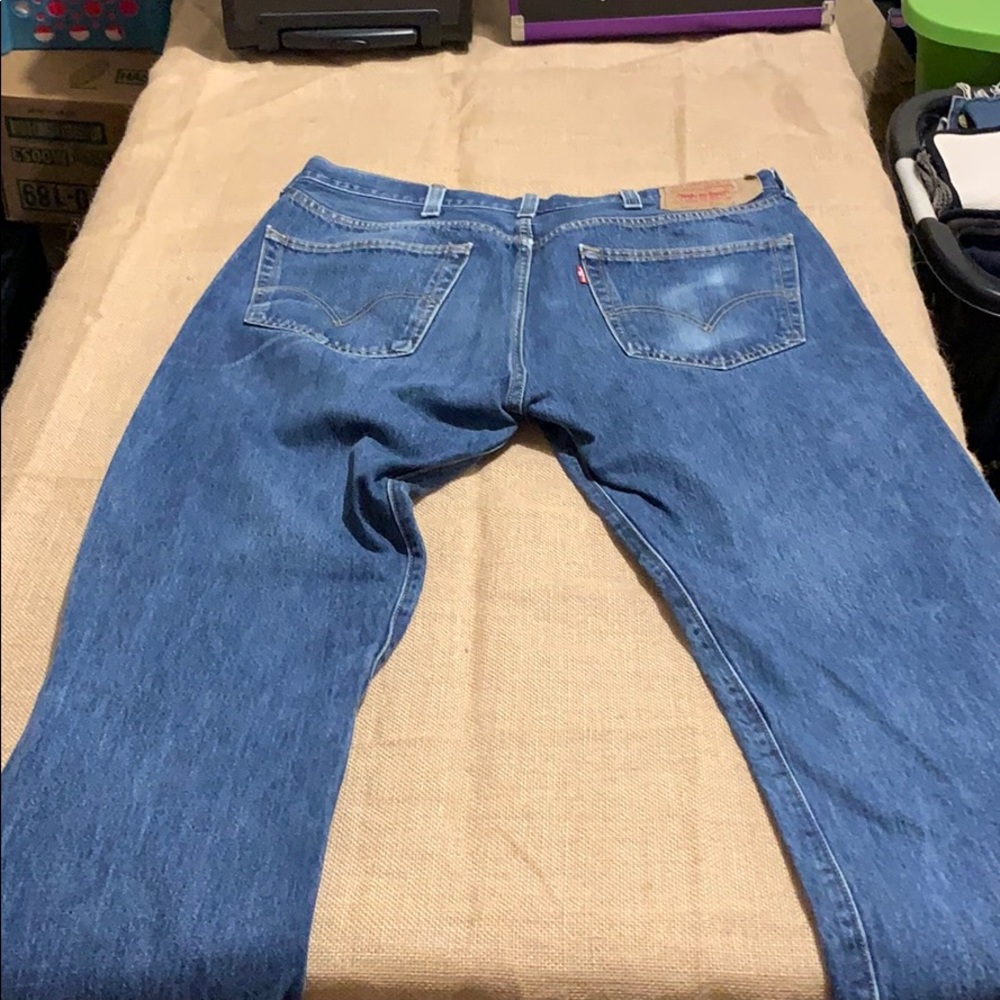 Dark blue Levi men’s jeans